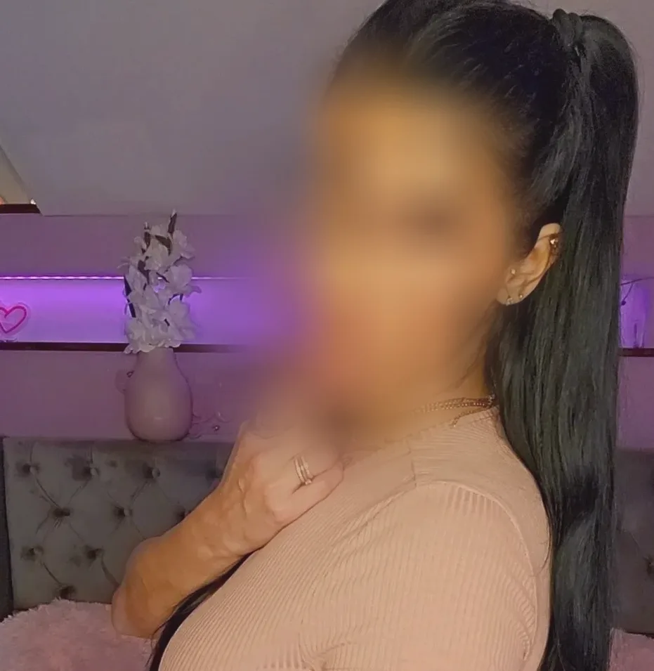 Aylin, 33