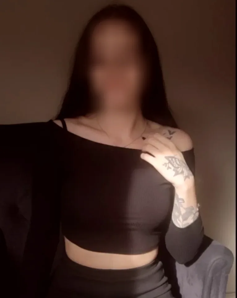 Isabell, 23