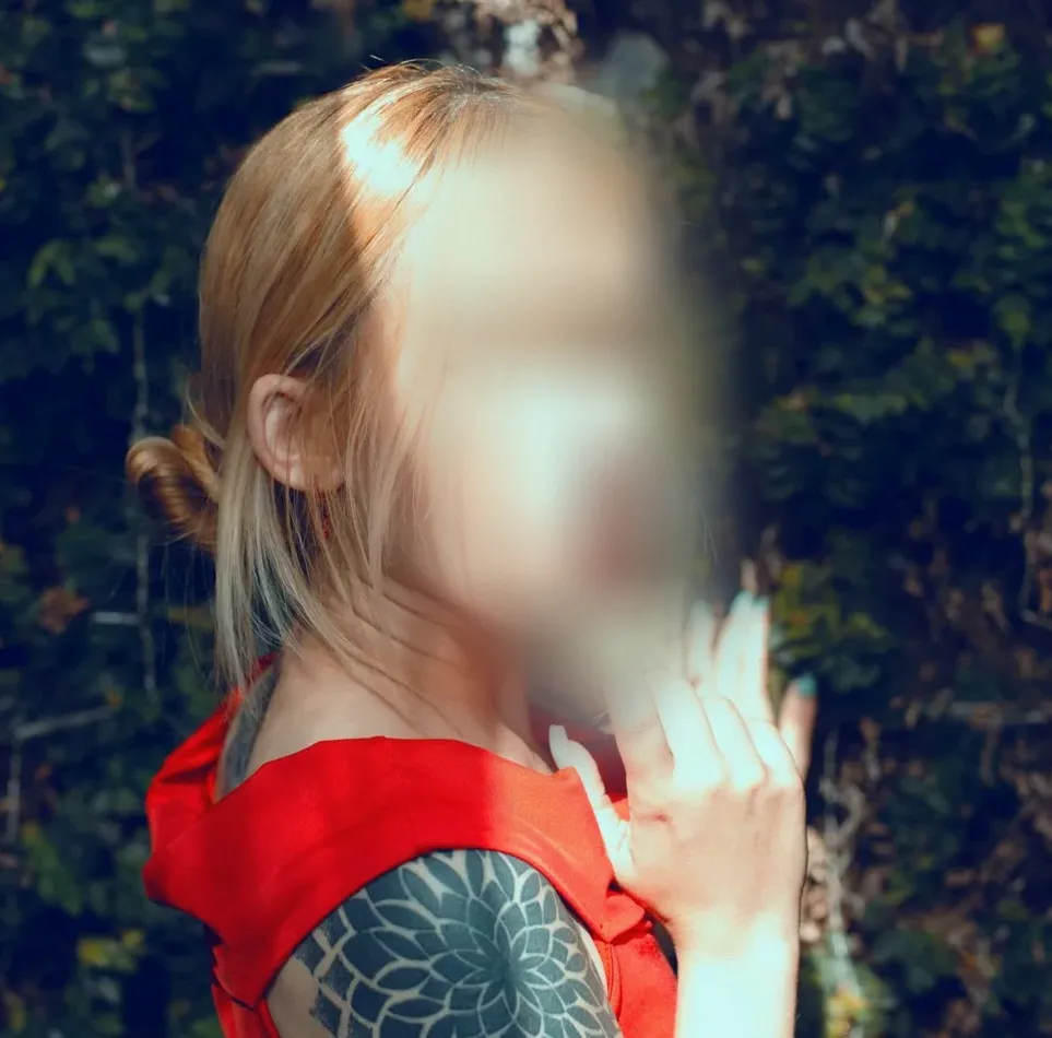 Lara, 26