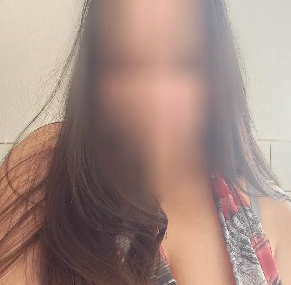 Laura, 25